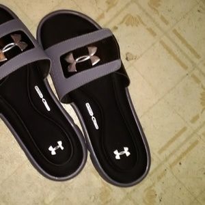 Under Armour Flip Flops New.